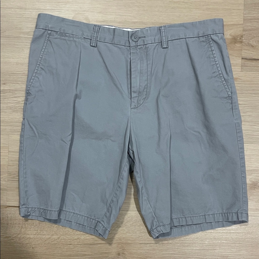 Old Navy Men's Flat Front Gray Shorts